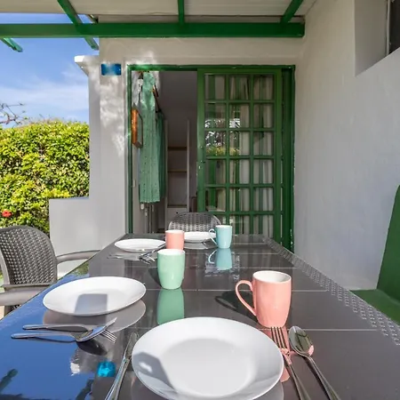 בית נופש Private Solarium Garden Bungalow - Pool *