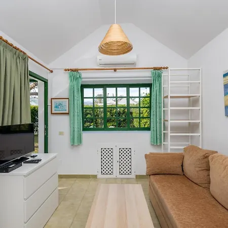 בית נופש Private Solarium Garden Bungalow - Pool *