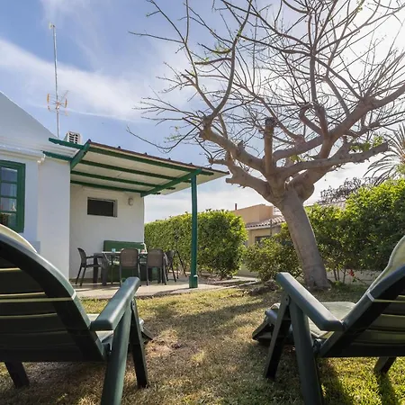 Private Solarium Garden Bungalow - Pool בית נופש