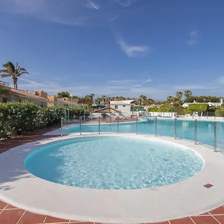 בית נופש Private Solarium Garden Bungalow - Pool *